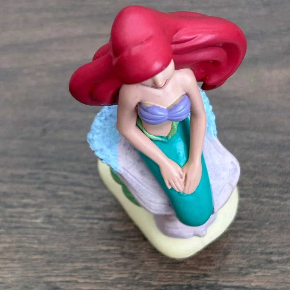 Disney Store Little Mermaid Princess ARIEL Sitting 3.5